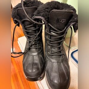 Ugg Adirondack III size 8 black